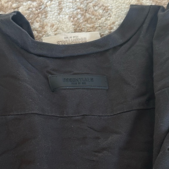 Essentials Oversized Crop - Picture 2 of 3